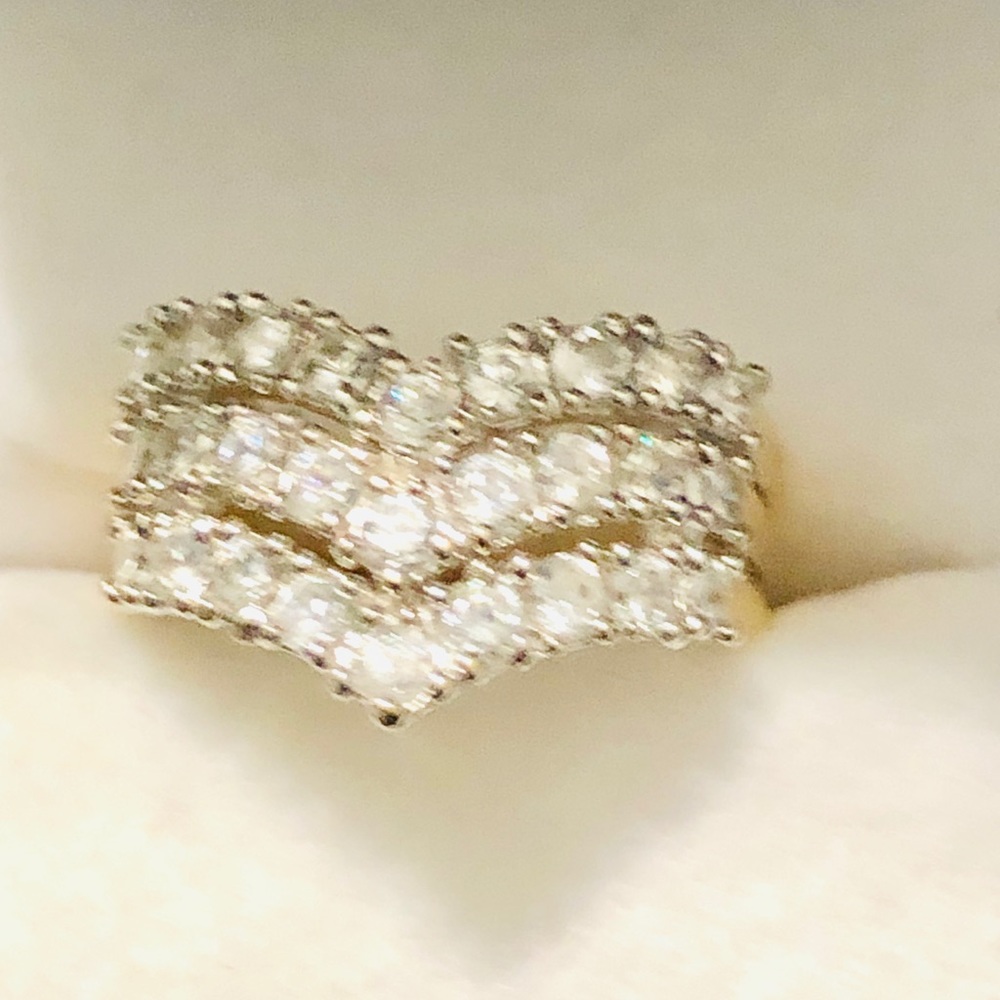 DONATED-14K Yellow Gold and  3 Rows of diamonds. - Picture 2 of 7